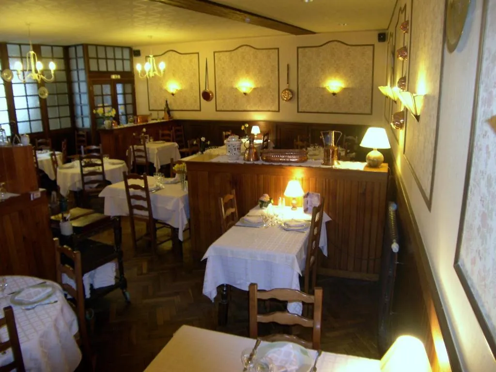Hotel Restaurant Des Voyageurs Ploneour-Lanvern France