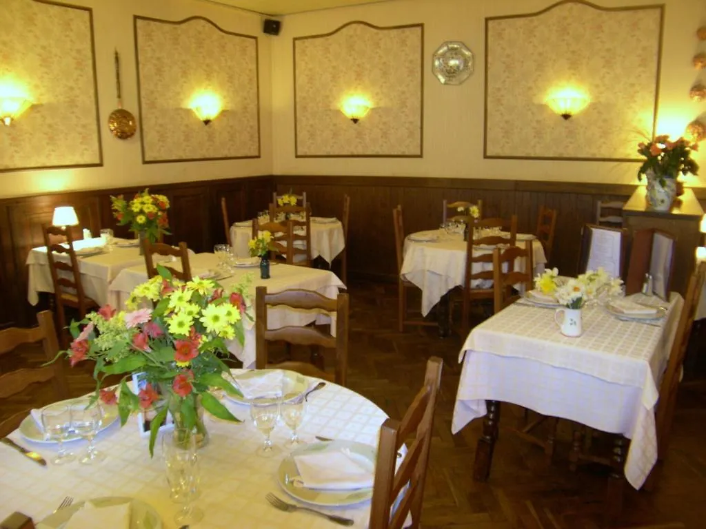 Hotel Restaurant Des Voyageurs Ploneour-Lanvern