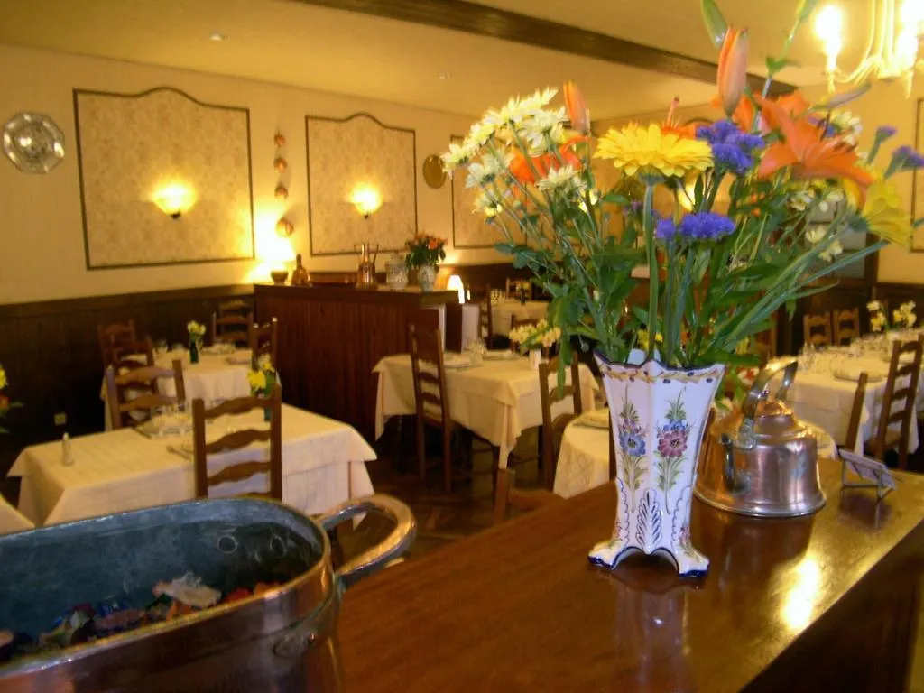 Hotel Restaurant Des Voyageurs Ploneour-Lanvern France