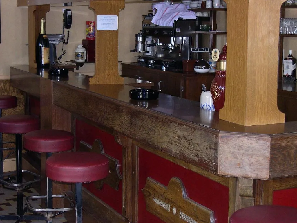 Hotel Restaurant Des Voyageurs Ploneour-Lanvern