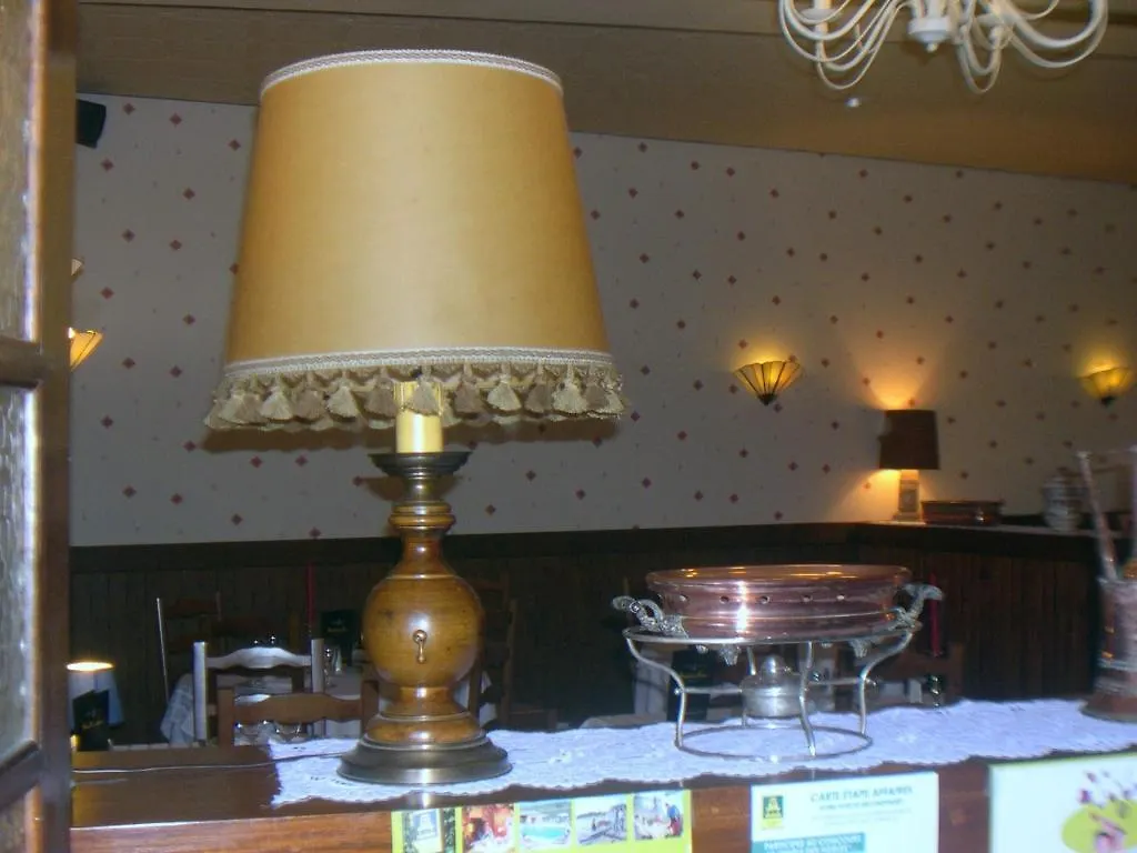 Hotel Restaurant Des Voyageurs Ploneour-Lanvern 2*,